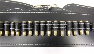 CDCE707-7 Ceinturon noir avec un holster pour revolver Western Photo CDCE707-7 Ceinturon noir avec un holster pour revolver Western